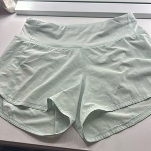 Lululemon speed ups (size 4) ( 4 inch)